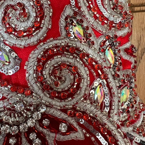 Tony Bowls Like New Beutiful Red Prom Dress, Size 2 - Picture 2 of 16